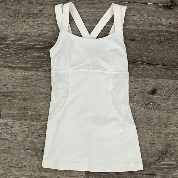 Lululemon tank - Picture 1 of 3